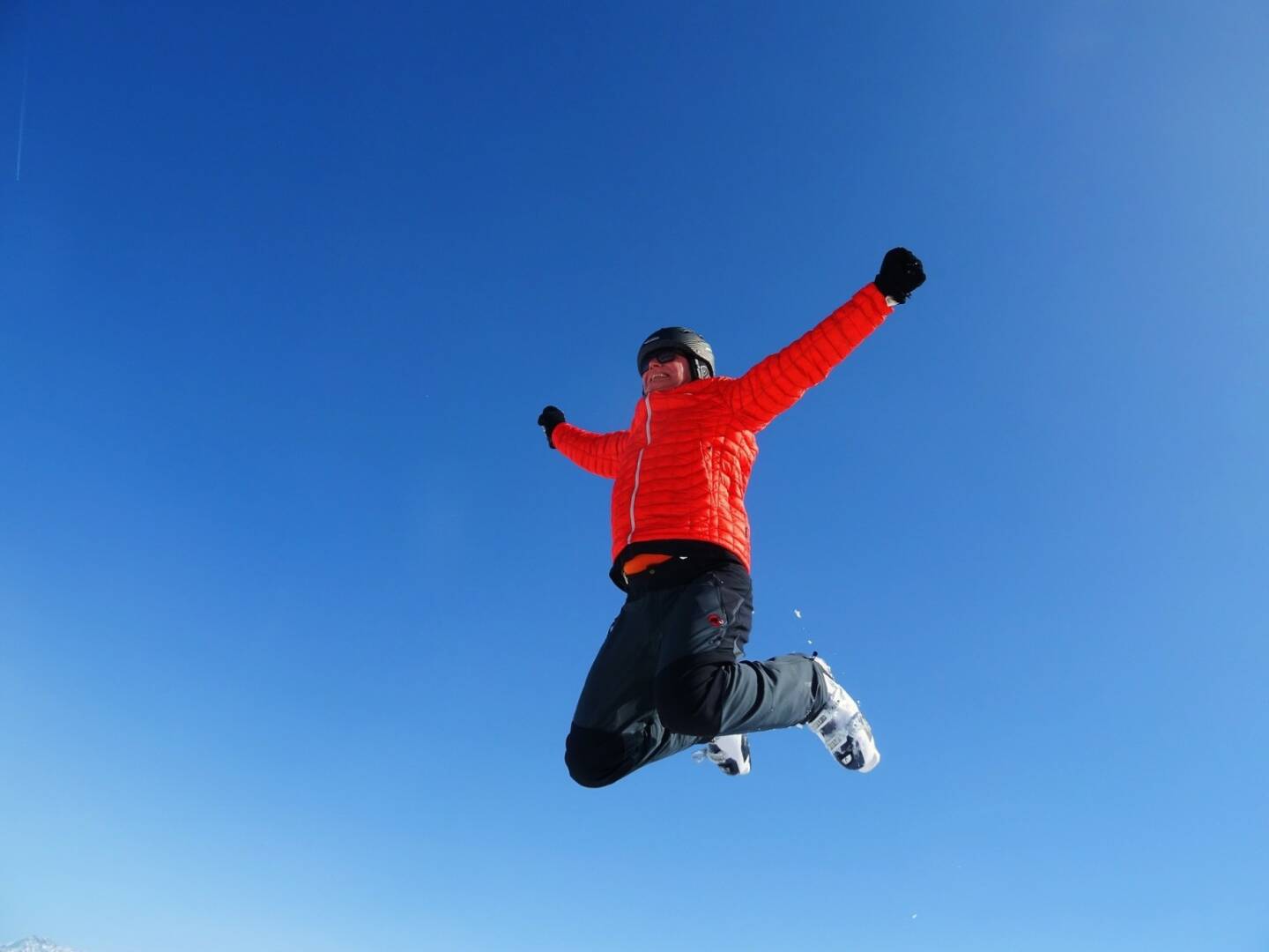 Winter, Sprung, Springen, Jump, Jubel, Himmel (Bild: Pixabay/dannyschorsch https://pixabay.com/de/skifahren-sprung-himmel-1569135/ )