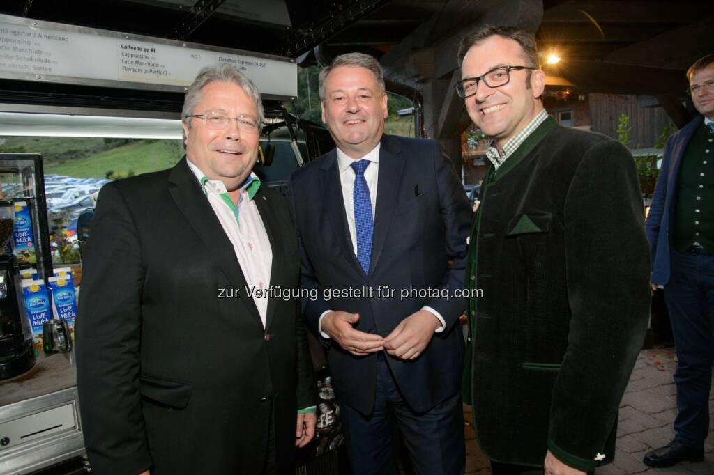 Wirtschaftsbund Tirol-Obmann Franz Hörl, Bundesminister Andrä Rupprechter, Fritz Kaltenegger, Sprecher der Geschäftsführung von café+co International (© café+co International/Rainer Gregor Eckharter) (24.09.2017) 