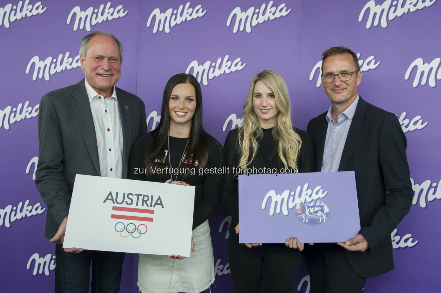 Peter Mennel, Generalsekretär ÖOC; Anna Veith; Anna Gasser und Andreas Kutil, Managing Director Mondelez Österreich, Ungarn, Tschechien und Slowakei - Mondelez Österreich: Gemeinsam das Olympische Feuer der Begeisterung entfachen (Fotocredit: Mondelez Österreich/APA-Fotoservice/Hörmandinger)