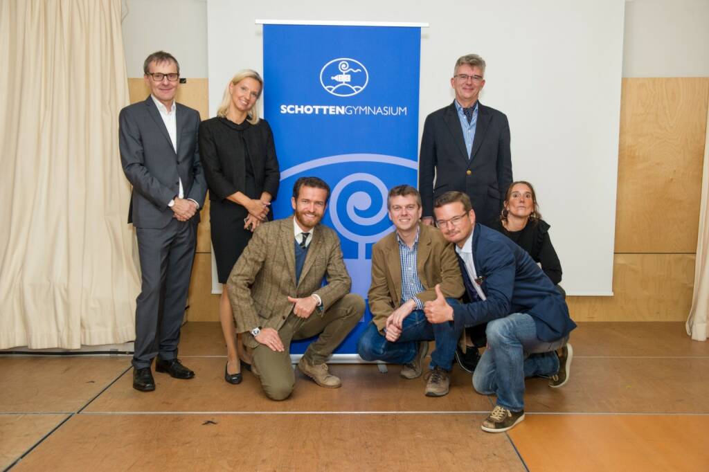 Im Wiener Schottengymnasium startete das „Highschool Startup Engagement Program“ mit seiner ersten Veranstaltung. Im Bild v.r.n.l.: Petra Augustyn, Martin Platzer, Martin Steininger (vorne), Mike Heininger, Bernd Litzka,Ulrike Plank, Josef Harold. Fotocredit: March15 (28.09.2017) 