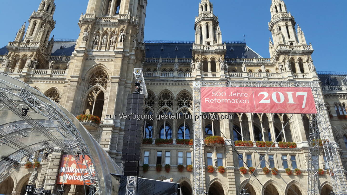 Am Samstag steht der Wiener Rathausplatz im Zeichen von 500 Jahren Reformation. Beim offenen Fest erwartet die Besucher ein umfangreiches Programm für jedes Alter. - epdÖ: 500 Jahre Reformation – Großes Fest am Wiener Rathausplatz (Fotograf: Thomas Dasek)