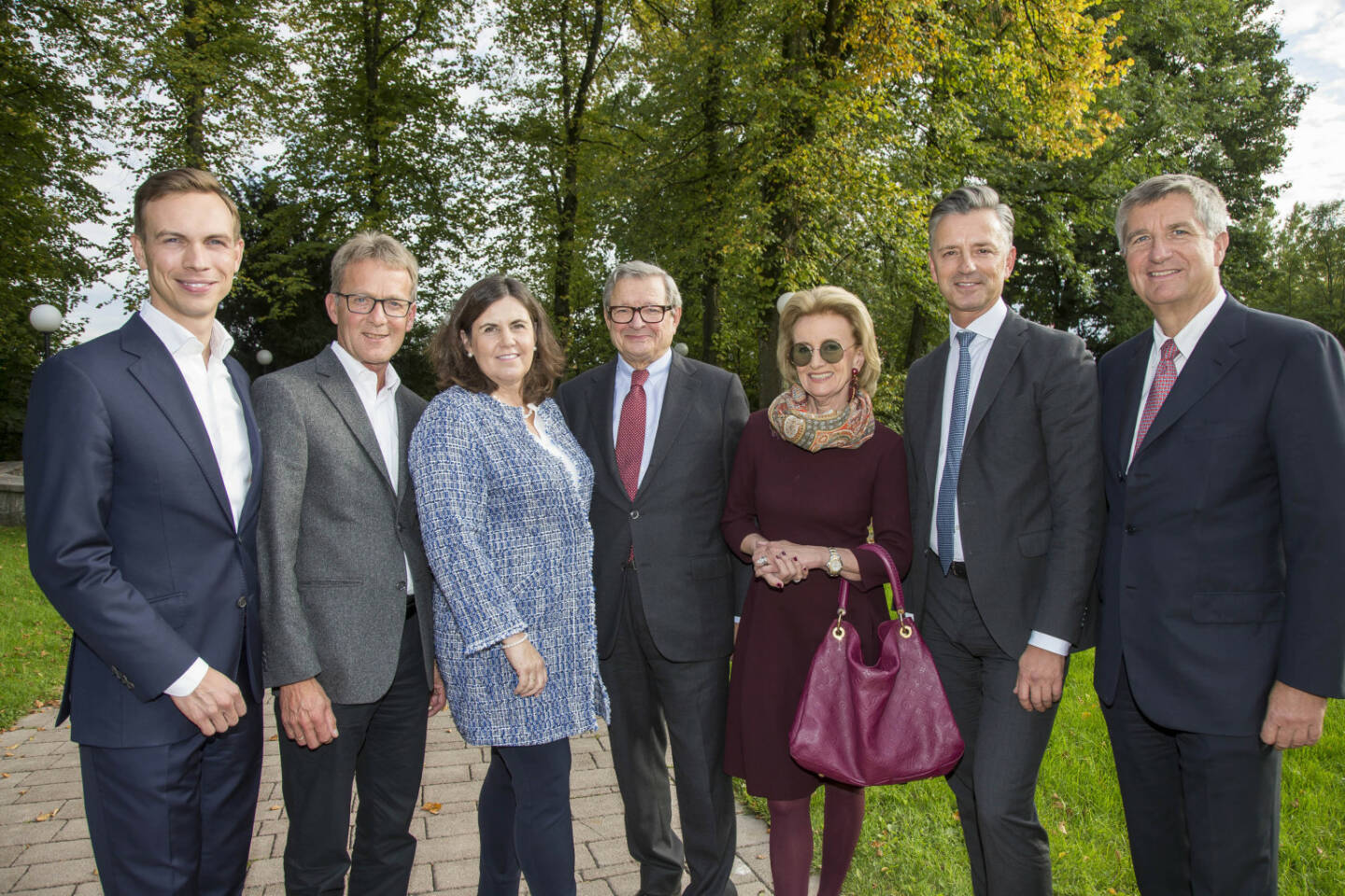 Diskutierten in Salzburg-Klessheim über die Nachfolge in Familienunternehmen (v.l.): Dominik von Au (INTES), Walter Schnitzhofer (Bankhaus Spängler), Beate Paletar (Schwarzmüller Gruppe), Bankier Heinrich Spängler, Elisabeth Gürtler, Werner Zenz (Bankhaus Spängler) und Notar Georg Zehetmayer. Bildquelle: Spängler/Andreas Kolarik
