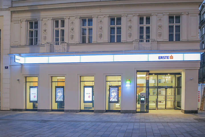 Die Erste Bank eröffnet direkt auf der Mariahilfer Straße ...