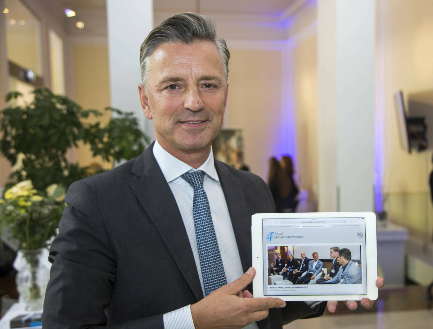 Werner Zenz, Vorstandssprecher im Bankhaus Spängler: „Auf dem neuen Webportal www.forum-familienunternehmen.at wird Unternehmern, Eigentümern und Managern künftig ein umfangreicher Wissenspool rund um das Thema ‚Familienunternehmen‘ zur Verfügung gestellt. “Foto: Kolarik Andreas