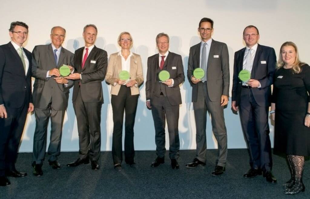 Die besten CEOs und CFOs des Landes stehen fest: Zum 12. Mal wurden die CEO & CFO Awards von Deloitte Österreich und Börse Express und CFO Club Austria verliehen. (vlnr): Bernhard Gröhs (Deloitte), Karl Sevelda und Martin Grüll (in Vertretung für Johann Strobl, Raiffeisen Bank International), Monika Stoisser-Göhring (AT&S), Reinhard Florey (OMV), Stefan Doboczky (Lenzing), Gerald Mayer (AMAG) und Karin Mair (Deloitte). Fotocredit: BE/Draper (18.10.2017) 