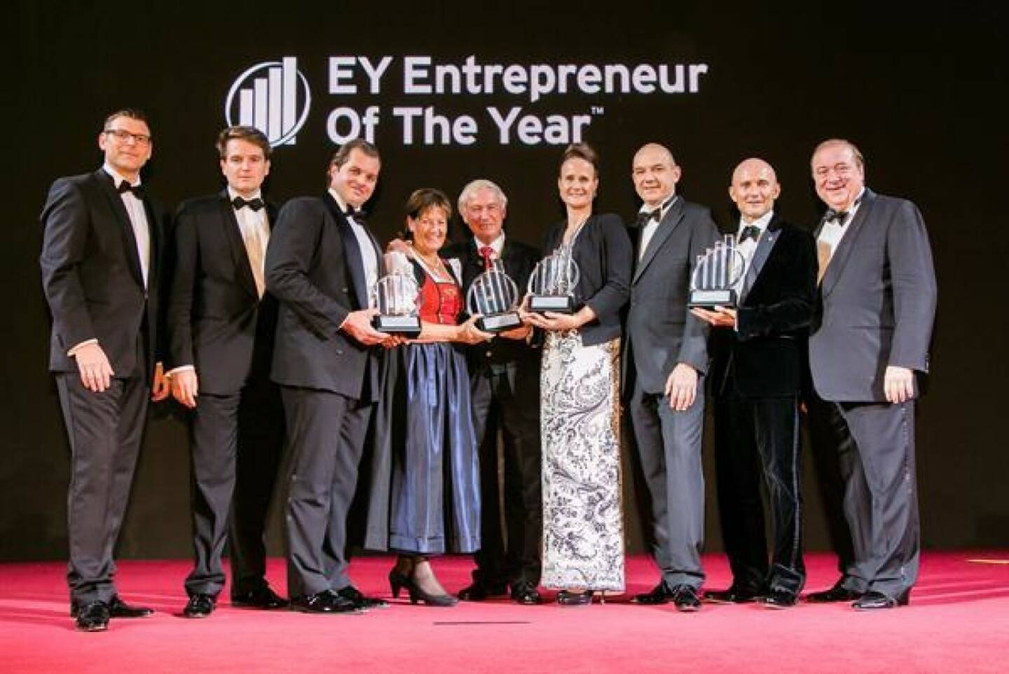 Die Prüfungs- und Beratungsorganisation EY bereits zum zwölften Mal den „Entrepreneur Of The Year®“ Award in Österreich. Karoline Scheucher und Alois Strohmeier von Steirerfleisch gewinnen in der Kategorie Handel & Konsumgüter und vertreten Österreich beim World Entrepreneur Of The Year-Award 2018 in Monte Carlo. Michael Pachleitner von der auf Optik und Design spezialisierten Michael Pachleitner Group entscheidet die Kategorie Industrie & Hightech für sich. Familie Hauser vom Tiroler Luxusresort Stanglwirt in der Kategorie Dienstleistungen ausgezeichnet
Lorenz Edtmayer und Maximilian Nimmervoll von Tailored Media gewinnen in der Kategorie Start-ups. Foto: EY