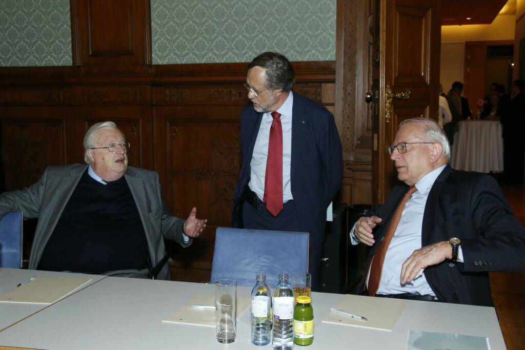 Von links nach rechts: Dr. Josef Taus, Aufsichtsrat MTH Holding AG, Prof. Dipl.-Ing. Mag. Friedrich Rödler, Präsident Aufsichtsrat Erste Bank AG, Dr. Claus Raidl, Aufsichtsratspräsident der Österreichischen Nationalbank; Copyright: Harri Mannsberger (23.10.2017) 