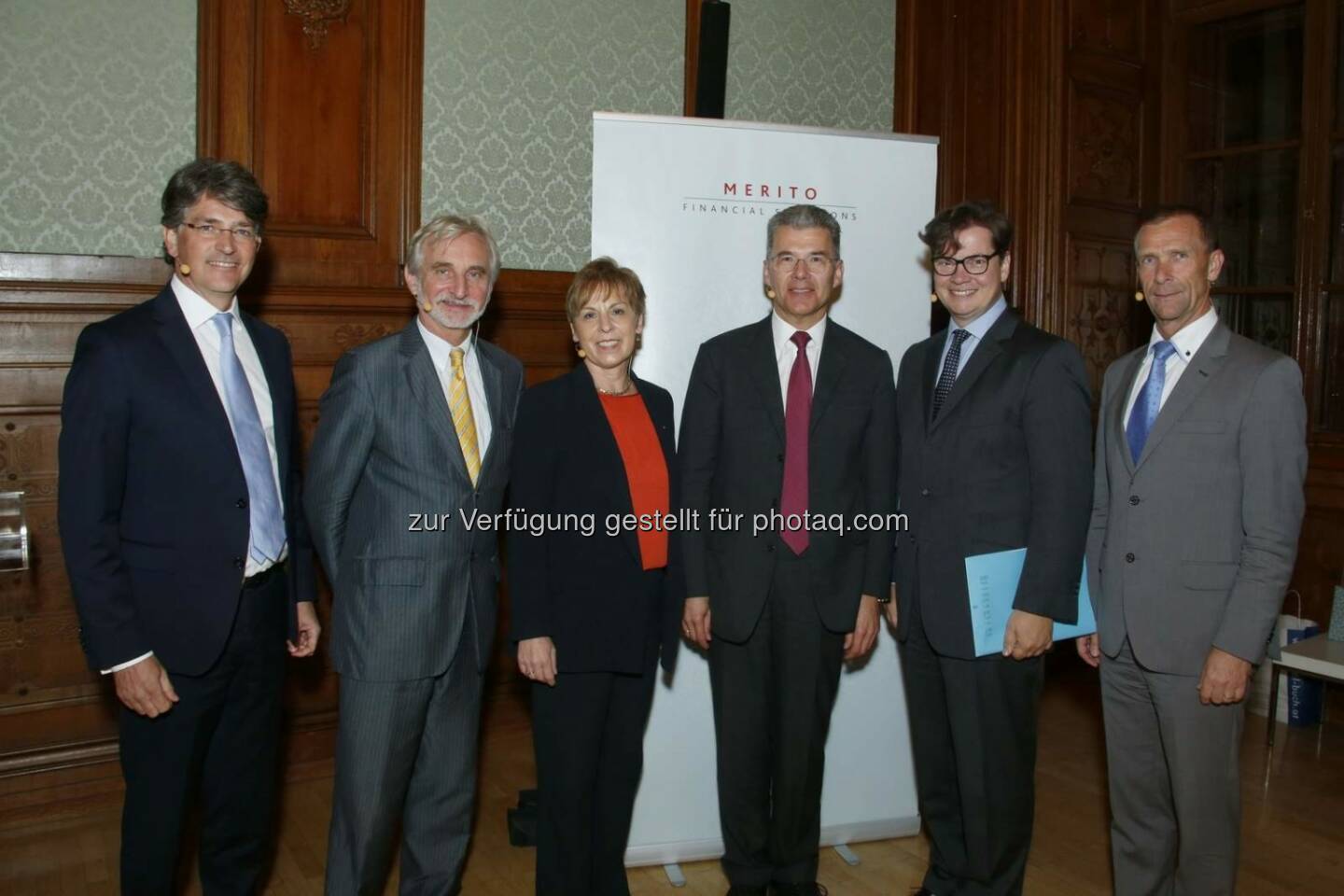 MERITO Investmentkonferenz - Mag. Andreas Witzani, Geschäftsführer der MERITO Financial Solutions GmbH, Hon. Prof. Dr. Aurel Schubert, Generaldirektor für Statistik der EZB, Prof. Dr. Theresia Theurl vom Institut für Genossenschaftswesen der Westfälischen Wilhelms-Universität Münster, Dr. Wolfgang Habermayer, CEO der MERITO Financial Solutions GmbH, Mag. Christoph Neumayer, Generalsekretär der Industriellenvereinigung, Brigadier Walter Feichtinger, Institut für Friedenssicherung und Konfliktforschung (Copyright: Harri Mannsberger)