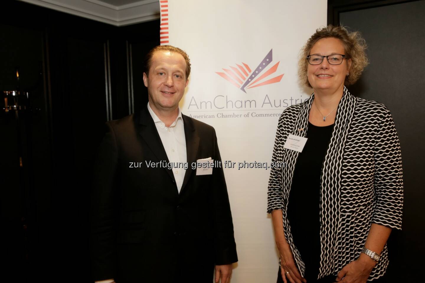 Billa AG-Vorstand Robert Nagele erklärte den Mitgliedern der American Chamber of Commerce in Austria beim Business Breakfast im Hilton Vienna Plaza, wie sich der Handel im digitalen Wandel verändern wird. Bild: AmCham Austria-Präsidentin Sandra Kolleth und Billa AG-Vorstand Robert Nagele; Fotocredit: © leisure.at/Christioan Jobst