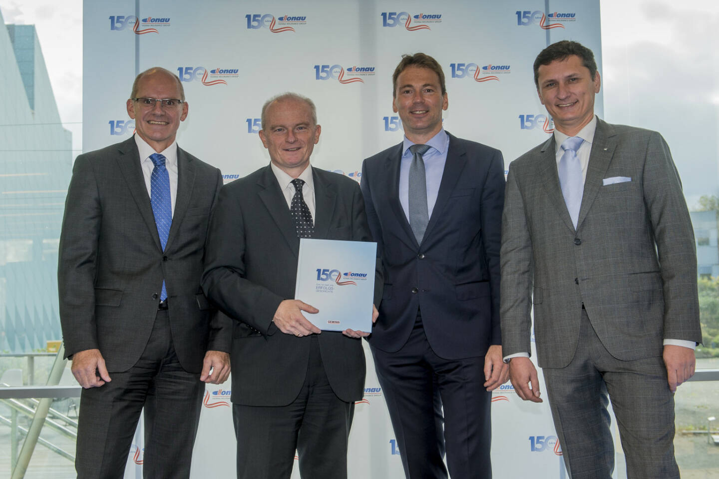 Donau Versicherung AG Vienna Insurance Group: DONAU Versicherung in Niederösterreich – stark in allen vier Vierteln; von links nach rechts: Vorstandsdirektor Ralph Müller, Generaldirektor Peter Thirring, Vorstandsdirektor Harald Riener, Landesdirektor Norbert Zäsar; Fotocredit: Donau Versicherung