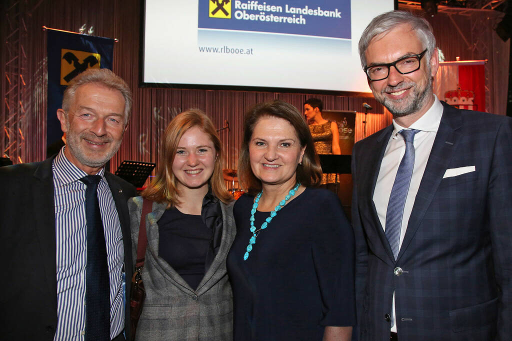  BMW Steyr-Chef Gerhard Wölfel, Elisa Mairinger und Gertrude Schatzdorfer-Wölfel (Schatzdorfer Gerätebau), Landeshauptmann-Stv. Michael Strugl, Fotocredit: RLB OÖ/Strobl (01.11.2017) 