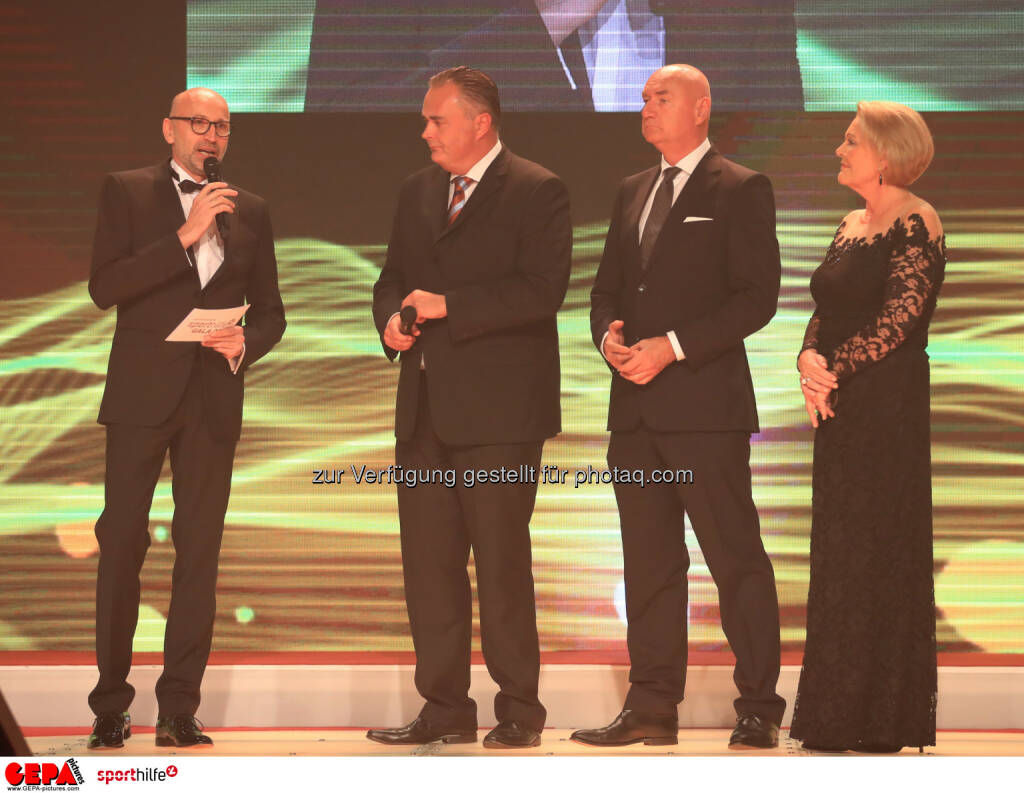 Lotterien Sporthilfe-Gala - Hans-Peter Doskozil, Hans-Peter Trost (Sports Media Austria) and Anna Maria Hochhauser (WKO). (Photo: GEPA pictures/ Mario Buehner) (04.11.2017) 