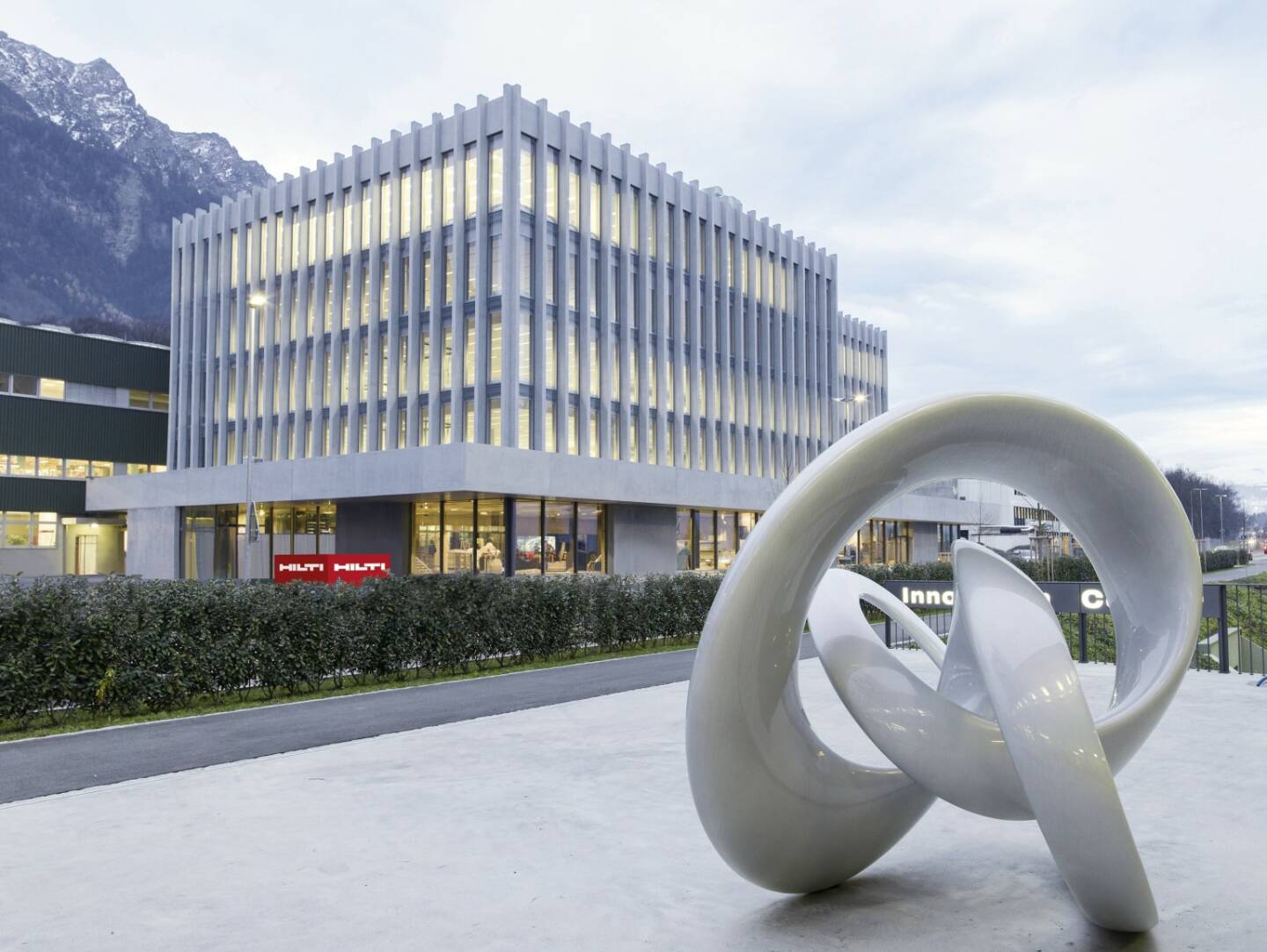 Fabrik des Jahres: Hilti in Vorarlberg (Bild) und General Electric in Tirol mit europäischem Industriepreis ausgezeichnet; Copyright: Hilti