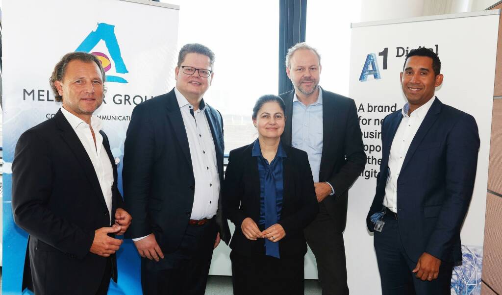 Im Rahmen der 15. Ausgabe des von Fraunhofer Austria, Capgemini, NTT DATA sowie Melzer PR initiierten Executive Formats „Chefsache Industrie 4.0“ präsentierten A1 Digital und Software AG cloud-basierte Lösungen für digitales Asset Management in Wien. v.l.n.r.: Rudolf Melzer (Melzer PR Group) mit Oliver Edinger (Software AG), Elisabetta Castiglioni (A1 Digital), Gerald Friedberger (Software AG) und Francis Cepero (A1 Digital). Copyright: Melzer PR Group, © Aussender (16.11.2017) 