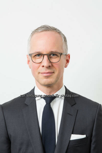 Stefan Riegler, künftiger Partner Wolf Theiss, Praxisgruppe Dispute Resolution - RE-STRUCTURE - Real Estate Restructuring GmbH: Neuer Partner bei Wolf Theiss: Stefan Riegler leitet künftig Schiedsrechtspraxis in Wien (Fotograf: Roland Unger / Fotocredit: Wolf Theiss), © Aussender (17.11.2017) 