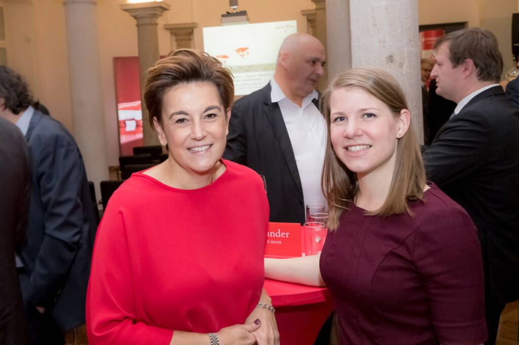 Santander Aperitif in die Säulenhalle der Wiener Börse, rechts Julia Resch (Wiener Börse), Credit: Santander Consumer Bank/APA-Fotoservice/Buchacher (22.11.2017) 