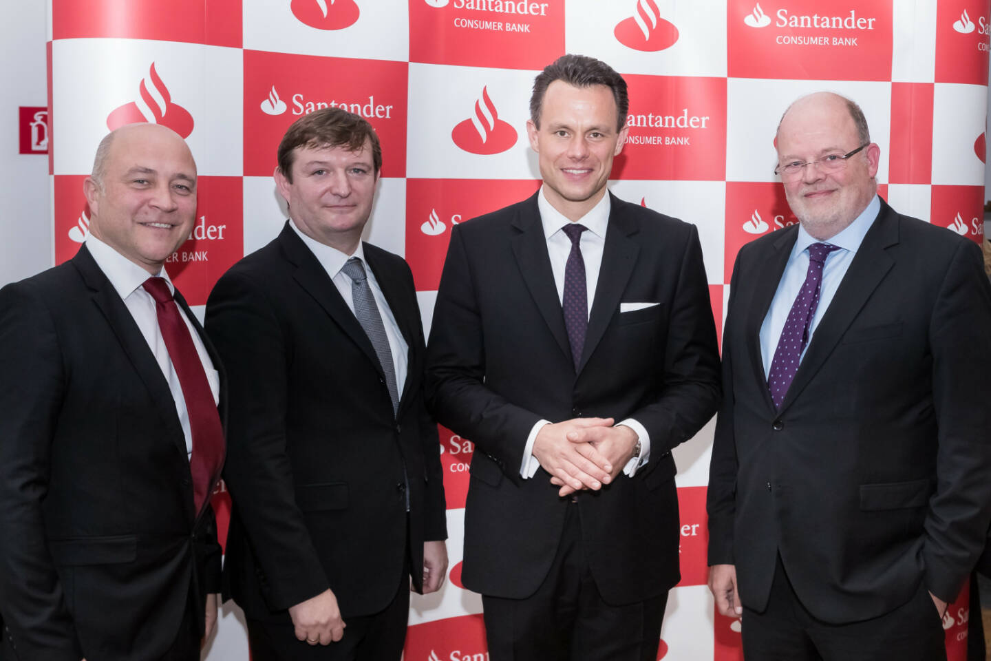 Santander Aperitif in die Säulenhalle der Wiener Börse, v.l.: Robert Hofer (Unternehmenssprecher Santander Consumer Bank), Gerhard Hofer (Leiter Economist, Die Presse), Christoph Boschan (CEO Wiener Börse), Olaf Peter Poenisch (CEO Santander Consumer Bank), Credit: Santander Consumer Bank/APA-Fotoservice/Buchacher