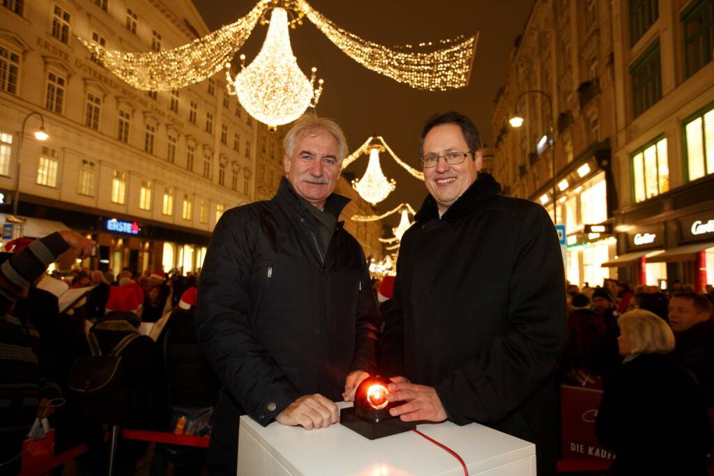 Wirtschaftskammer Wien: Stimmungsvolles Funkeln: Wiener Weihnachtsbeleuchtung offiziell eingeschaltet, Fritz Strobl, Gemeinderat und Vizepräsident der Wirtschaftskammer Wien, mit Rainer Trefelik, Spartenobmann des Wiener Handels, Fotocredit:Florian Wieser, © Aussender (24.11.2017) 