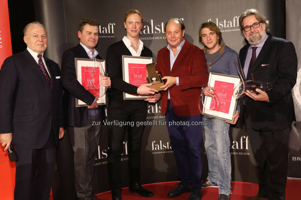 Wolfgang M. Rosam (Herausgeber Falstaff Verlag), Gerhard Markowitsch (2. Falstaff Sieger 2017), Martin Nittnaus (1. Falstaff Sieger 2017), Peter Kellner (CEO Breitling Austria), Niki Windisch (3. Falstaff Sieger 2017), Peter Moser (Chefredakteur Wein, Falstaff Verlag) - Falstaff Verlags GmbH: Weingut Anita und Hans Nittnaus ist Falstaff-Sieger 2017 (Fotocredit: Falstaff Verlags GmbH/APA-Fotoservice/Schedl), © Aussender (28.11.2017) 