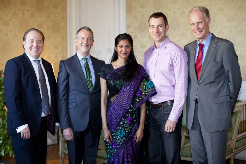 Verleihung des Wirtschaftspreises der Schwedischen Handelskammer, von links nach rechts Johan Eliasson, Präsident der Schwedischen Handelskammer in Österreich, Manager of the Year 2013, Lars Hagström, Gayathri Rathinavelu, Co-CEO The Good Tribes, Filip Hajny, CFO Ikea, Nils Daag, Schwedischer Botschafter in Österreich. Fotocredit:Schwedische Handelskammer/APA-Fotoservice/Pauty, © Aussendung (29.11.2017) 