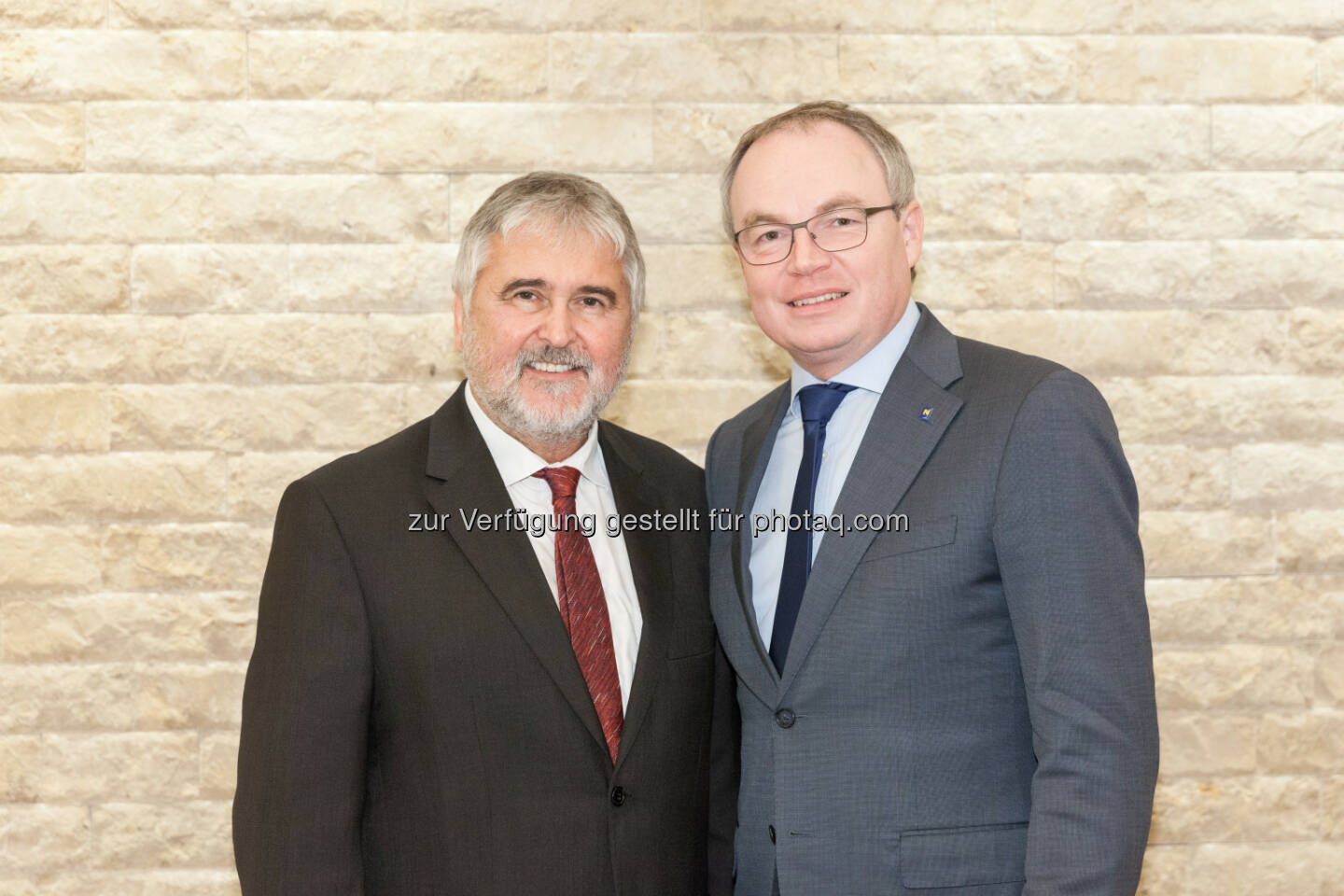 Dr. Robert Griessner, LH-Stellvertreter Dr. Stephan Pernkopf - NÖ Landeskliniken-Holding: Verabschiedung des Medizinischen Geschäftsführers Dr. Robert Griessner (Fotograf: Fotograf und Fee / Fotocredit: NÖ Landeskliniken-Holding)