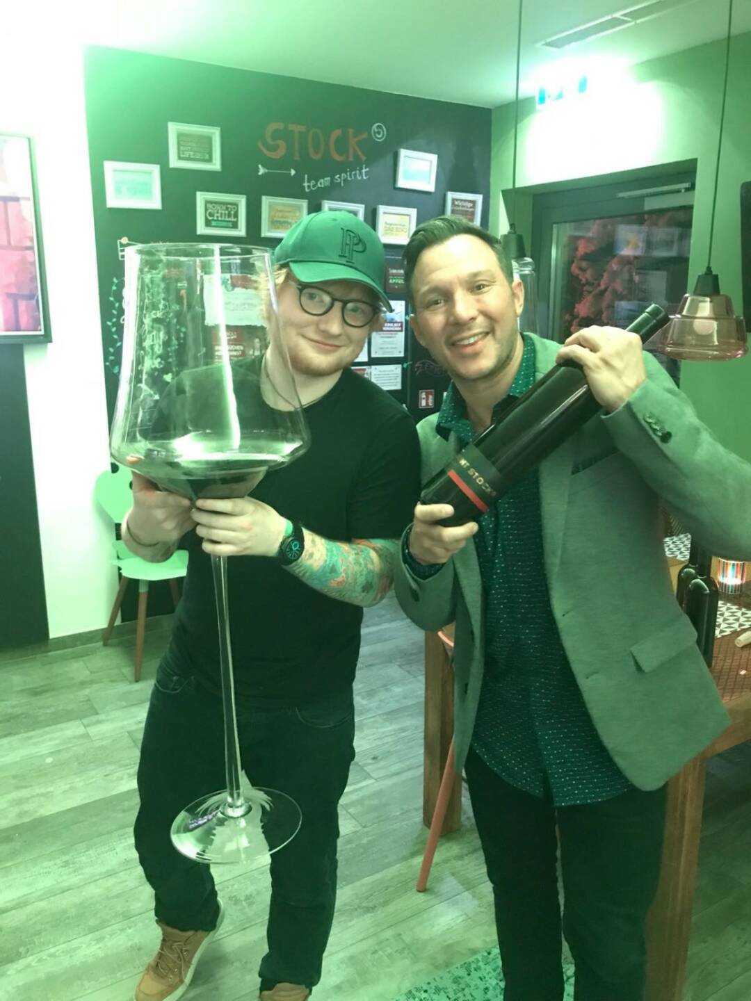 STOCK***** resort Zillertal: Ed Sheeran begeistert vom STOCK feeling; Ed Sheeran & Daniel Stock; Fotocredit: STOCK resort