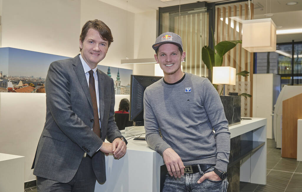 Volksbank Wien AG: Thomas Morgenstern besucht neue Filiale der Volksbank Wien; Generaldirektor Gerald Fleischmann und Thomas Morgenstern; Fotocredit:Robert Polster, © Aussendung (21.12.2017) 