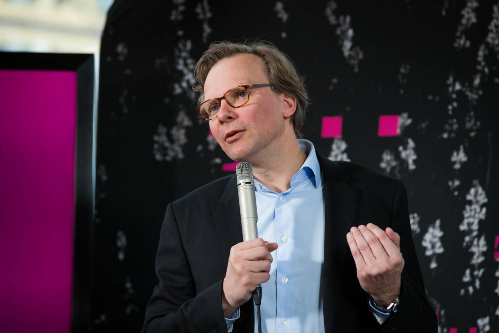 T-Mobile Austria kündigte die Übernahme von UPC Austria an: Andreas Bierwirth, CEO von T-Mobile Austria: „Breitband ist das unverzichtbare Fundament des digitalen Österreichs. Unsere Ambition ist es, unseren Kunden – wo immer und wer immer sie sind – für jede Anwendung, die bestmögliche Anbindung zur Verfügung zu stellen, gleich ob über LTE, Glasfaser oder digitales Kabel oder künftig 5G“. Bild: T-Mobile.at, © Aussendung (22.12.2017) 