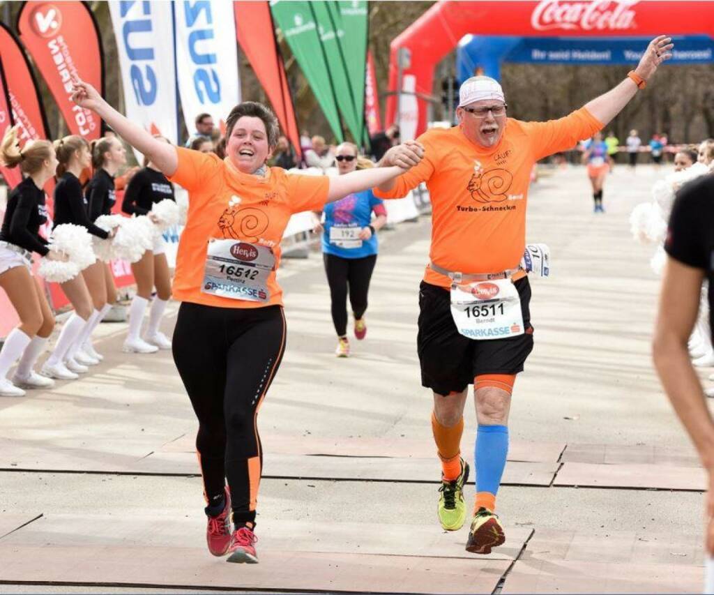 Berndt Fankhauser  Mein Sportschnappschuss des Jahres 2017 war der Zieleinlauf bei Laufen Hilft meinem ersten gemeinsamen Bewerb mit meiner Tochter Betty, fotografiert, wie so viele Andere gute Bilder von meinem Schatz Christine  (27.12.2017) 