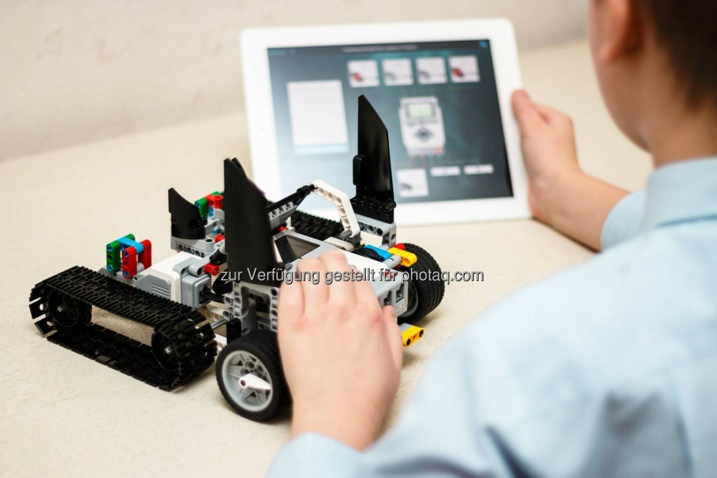 Beim RoboManiac-Feriencamp lernen Kinder und Jugendliche spielerisch neue Technologien kennen. Roboter, Technologie, Fotocredit: RoboManiac/Shutterstock