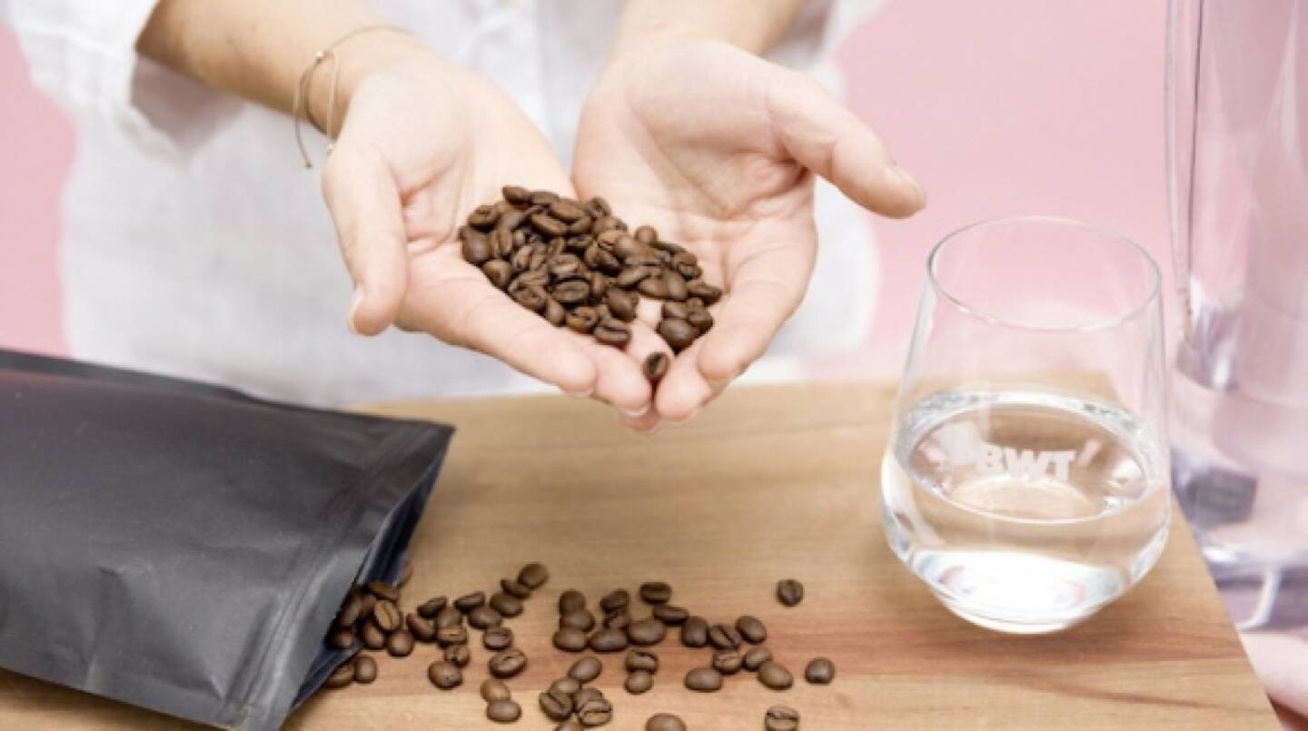 Wie Magnesium mineralisiertes Wasser Kaffee und Tee noch besser macht, zeigt BWT am Vienna Coffee Festival, das von 12. bis 14. Jänner 2018 in der Wiener Ottakringer Brauerei stattfindet. (© BWT)