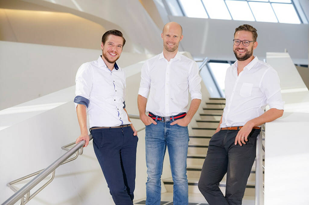 Das Wiener HR-Startup Firstbird schließt eine Finanzierungsrunde über 2 Millionen Euro ab. Die Finanzierungsrunde wurde vom Altinvestor JobCloud AG sowie privaten Business Angels getragen. Neu eingestiegen als Investoren sind das Venture Capital Netzwerk investiere.ch und der European Super Angels Club (ESAC). v.l.: Firstbird-Gründer Daniel Winter (CTO), Matthias Wolf (COO) und Arnim Wahls (CEO). © Helmut Mitter (16.01.2018) 