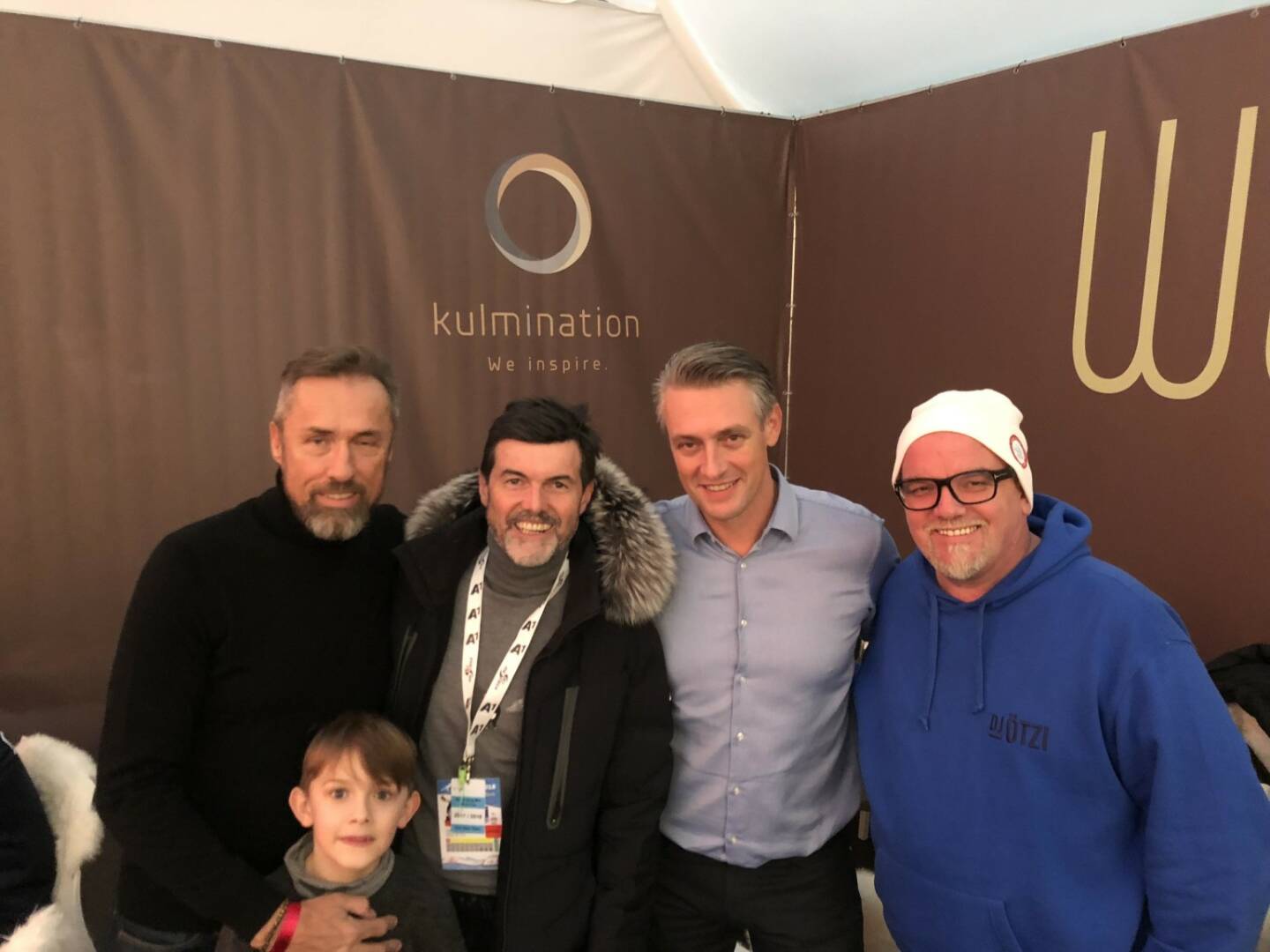 via Rainer Borns / Volksbank Wien - Bombenstimmung beim #Skifliegen am #Kulm ! #Kulmination mit dem unermüdlichen Promotor dieses #ÖSV Highlights in Bad Mitterndorf #HubertNeuper #RobertHohensinn #RedBull #DJÖtzi  #mitVwieFlügel #Hausbank #Partner #Mut #Volksbank #Initiative #Engagement #Kooperation
