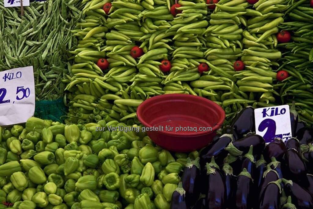 Paprika, Pfefferoni, Melanzani; Türkei, Istanbul, © Herlinde Wagner (02.06.2013) 