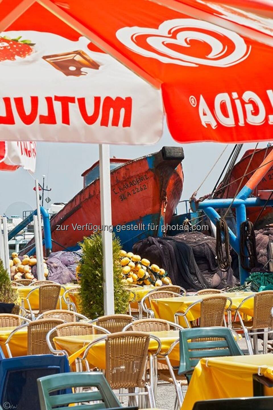 Hafenrestaurant, Sonnenschirm; Türkei, Istanbul