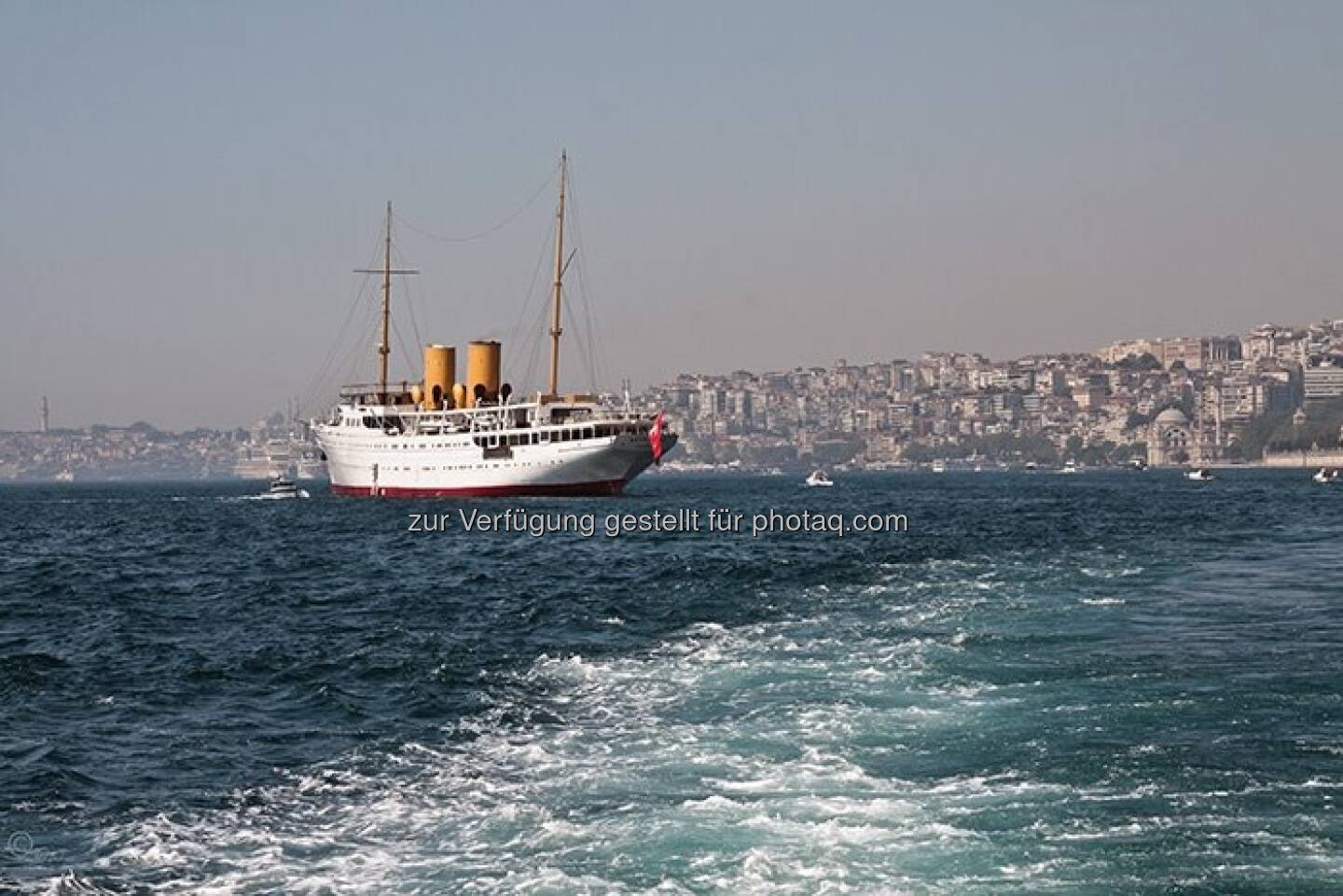 Schiff, Bosporus; Türkei, Istanbul