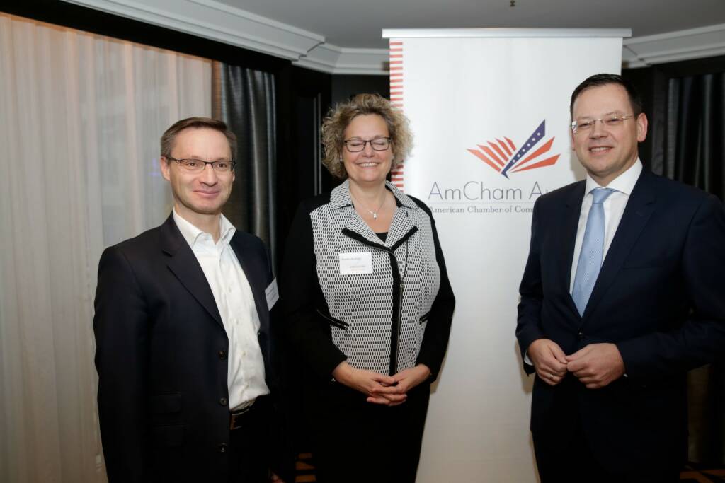 Klaus Hölbling von ALIX Partners, AmCham Austria-Präsidentin und Xerox Austria-General Managerin Sandra Kolleth, Finanzmarktaufsicht-Vorstand Klaus Kumpfmüller, © leisure.at/Roland Rudolph) (26.01.2018) 