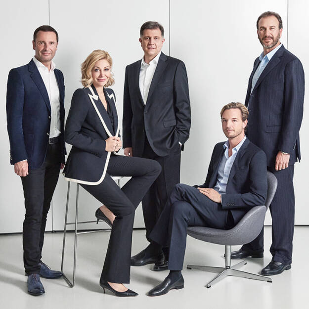 Brainstormen laufend über ein mögliches IPO: Swarovski's Executive Board Members - 
v.li.nach re: Robert Buchbauer, Nadja Swarovski, Mathias Margreiter, Markus Langes-Swarovski, Daniel Cohen; Photo by Philip Sinden, Quelle: swarovskigroup.com, © Aussender (30.01.2018) 