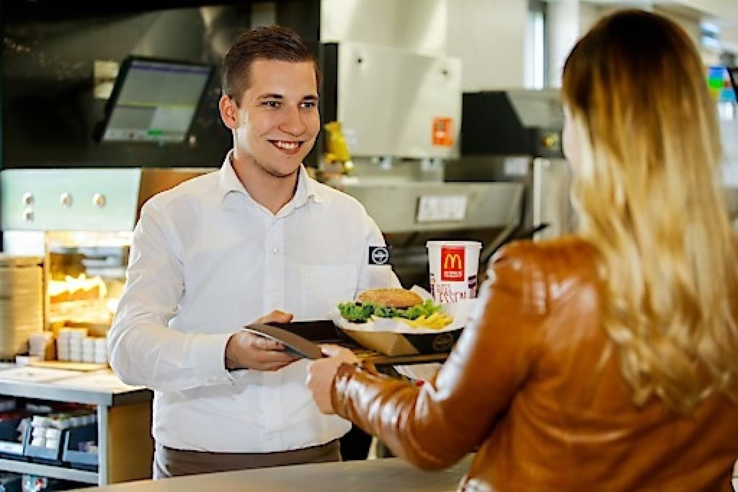 Mit einem Wachstum von 35 Millionen Euro (+6%) erzielte der heimische Systemgastronomie-Marktführer McDonald’s Österreich 621 Millionen Euro Umsatz im Jahr 2017 und damit das beste Ergebnis seit der Eröffnung des ersten österreichischen Restaurants vor über 40 Jahren. Credit: McDonald's Österreich