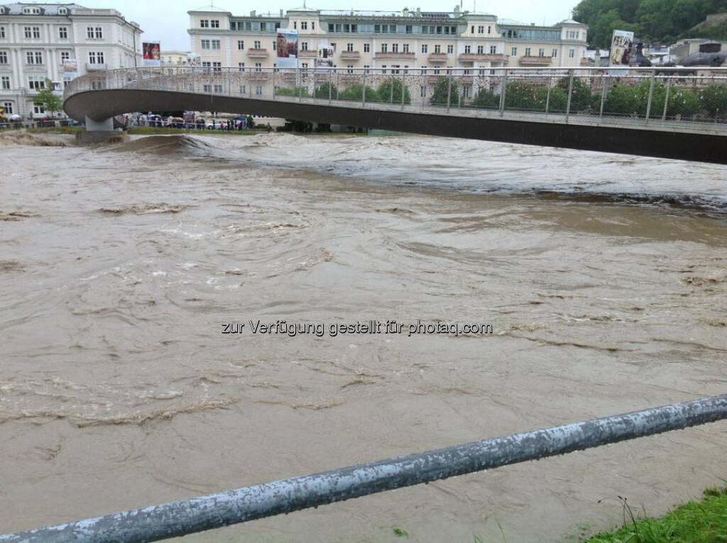 Hochwasser in Salzburg, Salzach, Brücke, © Astrid Rössler (03.06.2013) 