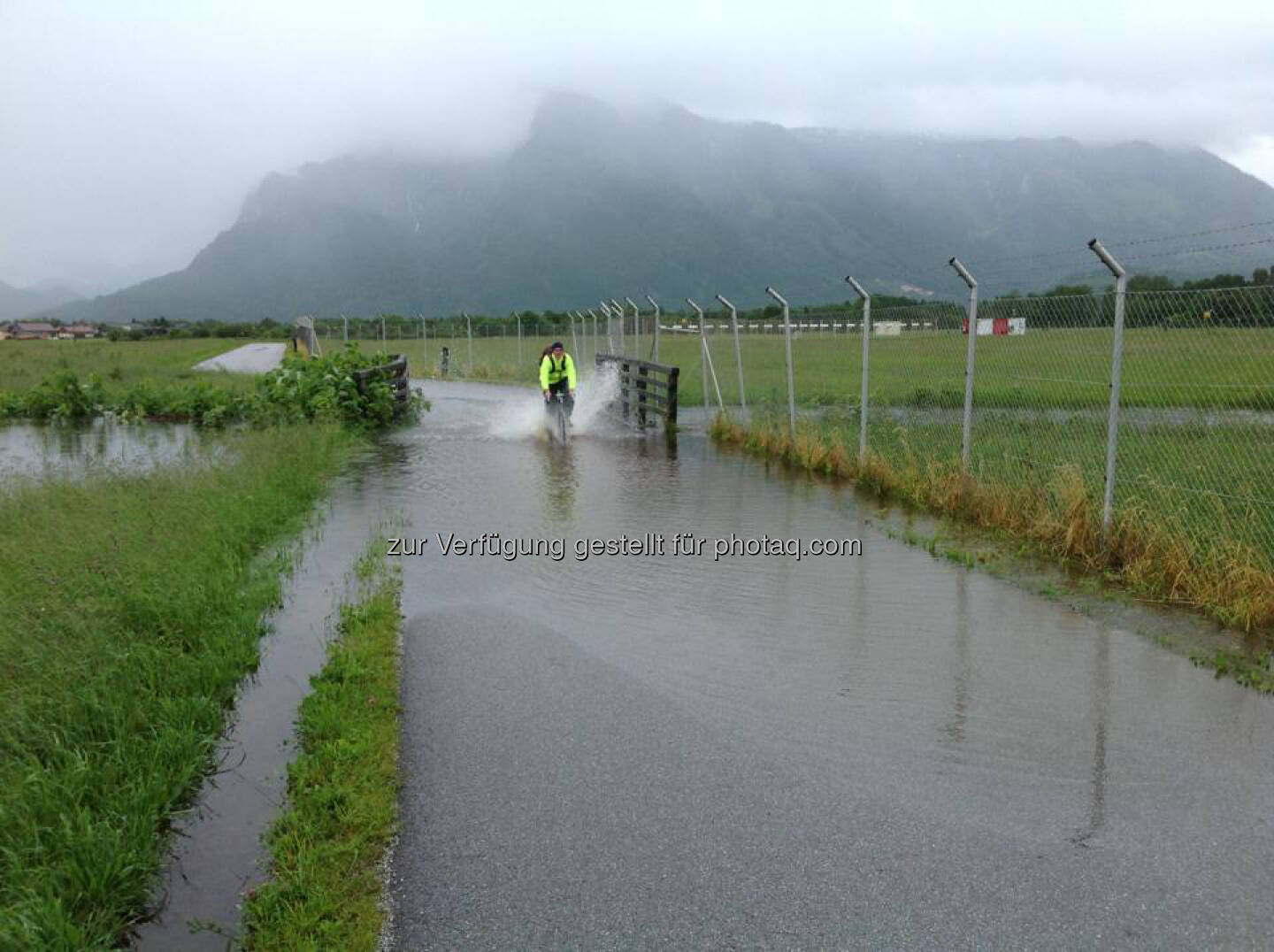 Hochwasser in Salzburg, Radfahrer