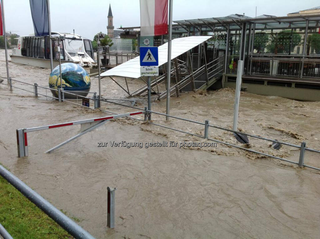 Hochwasser in Salzburg, Salzach, Bootsanlegestelle, © Astrid Rössler (03.06.2013) 