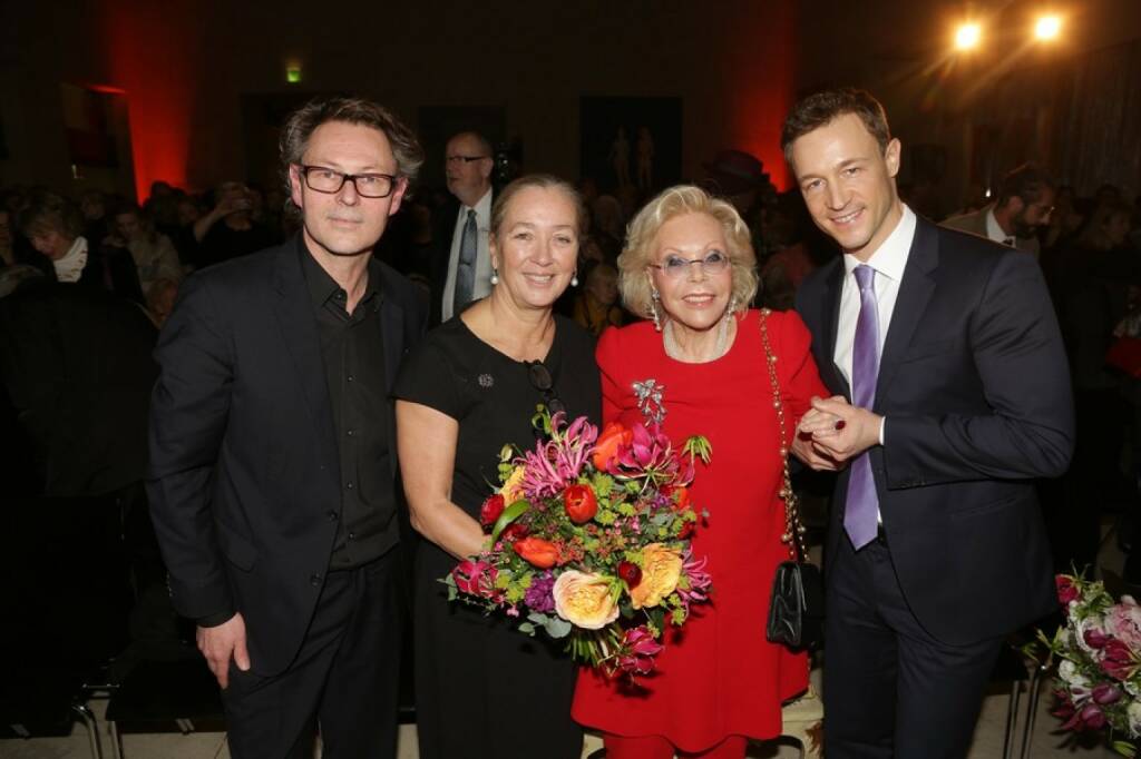 Mit der Ausstellung „WOW! The Heidi Horten Collection“ wird eine der beeindruckendsten Privatsammlungen Europas erstmals der Öffentlichkeit vorgestellt. im Bild von links nach rechts: Hans-Peter Wipplinger, Direktor Leopold Museum, Agnes Husslein-Arco, Kuratorin der Ausstellung, Heidi Goëss-Horten, Sammlerin, Gernot Blümel, Bundesminister für EU, Kunst, Kultur und Medien; Fotocredit:Leopold Museum im MQ/APA-Fotoservice/Tanzer, © Aussendung (17.02.2018) 