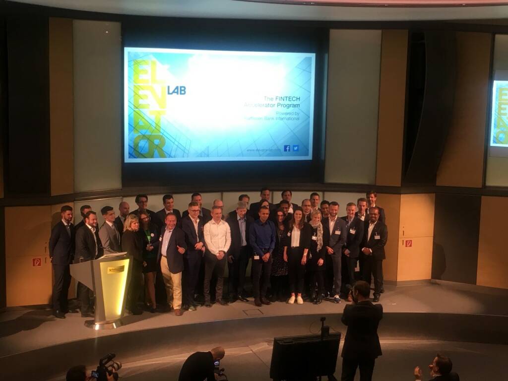 RBI Elevator Demo Day: Gruppenfoto der Teams von kompany, Asteria, Gauss Algorithmic, Moxtra, Sonect, sowie vom Elevator Lab-Programm und natürlich CEO Johann Strobl (23.02.2018) 