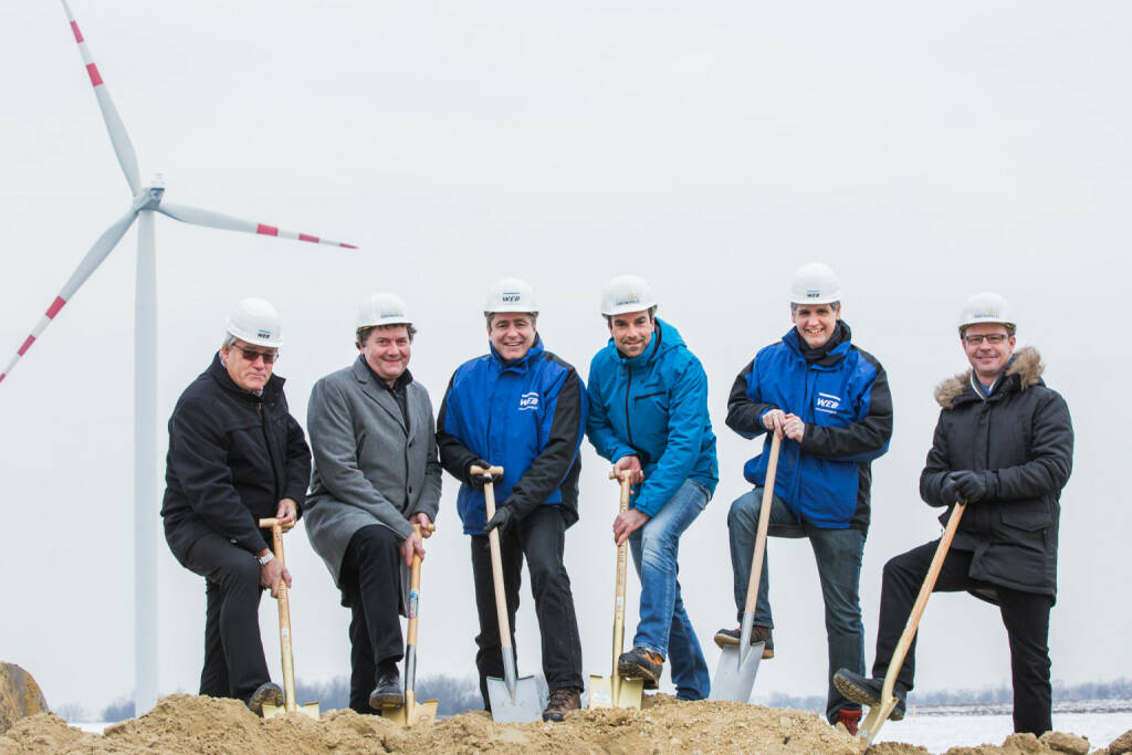 Windkraft Simonsfeld AG: Spatenstich im Windpark Dürnkrut, v.l.n.r: Herbert Bauch (Bgm. Dürnkrut), Martin Steininger (Vorstand Windkraft Simonsfeld), Dr. Frank Dumeier (Vorstand W.E.B Windenergie AG), Markus Winter (Technikchef Windkraft Simonsfeld), Dr. Michael Trcka ((Vorstand W.E.B Windenergie AG) und Gerald Haasmüller (Bgm. Velm-Götzendorf), Credit: Astrid Knie, © Aussendung (25.02.2018) 