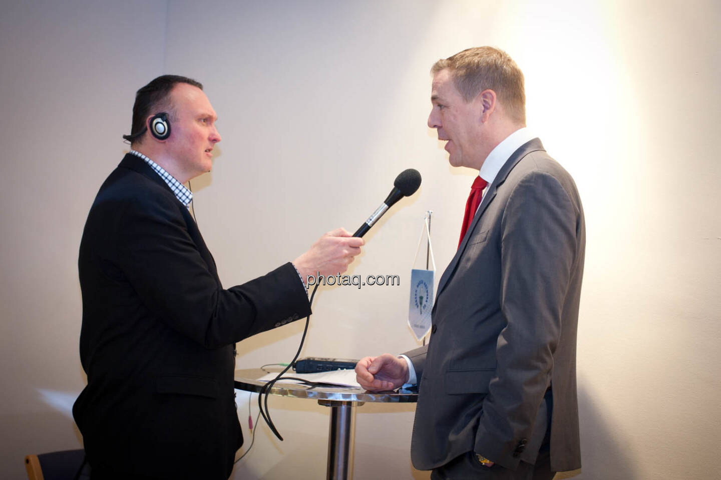 Börse Social Network-Roadshow, Börsenradio-Chef Peter Heinrich interviewt FinGroup Vorstand Alexander Coenen, Credit: Michaela Mejta