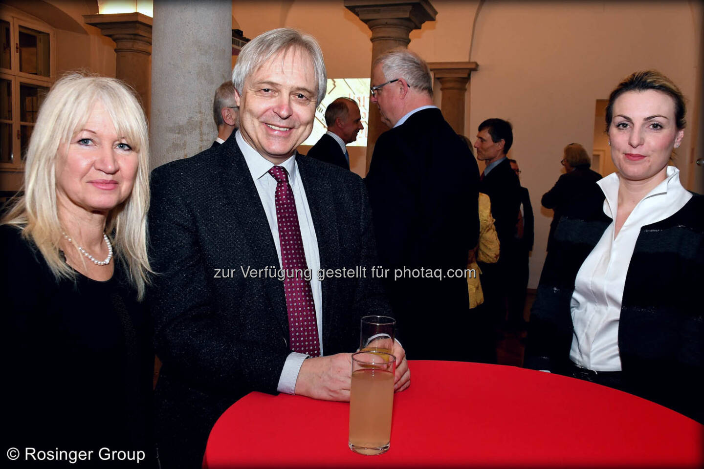 Industrieller Gerhard Schösswender und Partnerin Edith Planitzer (links im Bild)
