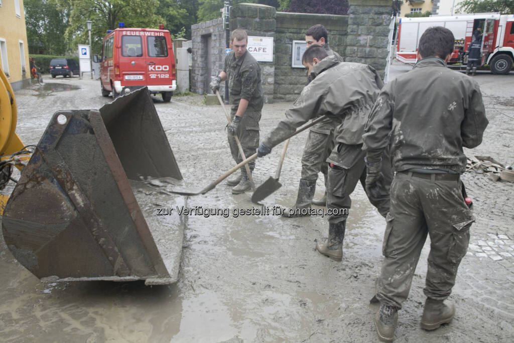 Aufräumarbeiten in Schärding; Hochwasser, © (© Dieter Wagenbichler) (04.06.2013) 