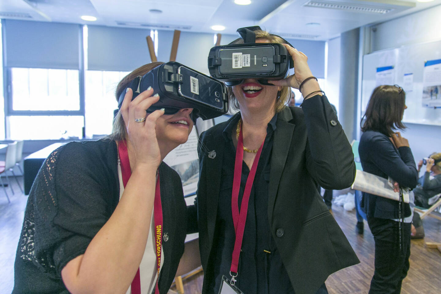 Lange Nacht der Forschung: Lange Nacht der Forschung 2018 sprengt alle Rekorde und lockte insgesamt 228.000 Besucherinnen und Besucher an die 265 Standorte der LNF18 in allen neun Bundesländern. Virtual Reality, Augmented Reality, Brille, Digitalisierung, Foto: Andreas Kolarik/Herbert Rohrer