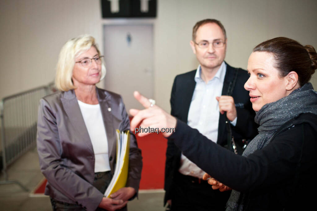 Elisabeth Stadler (VIG), Wolfgang Haas (VIG), Nina Kaiser (Puls4), © Michaela Mejta + diverse Handypics (17.04.2018) 